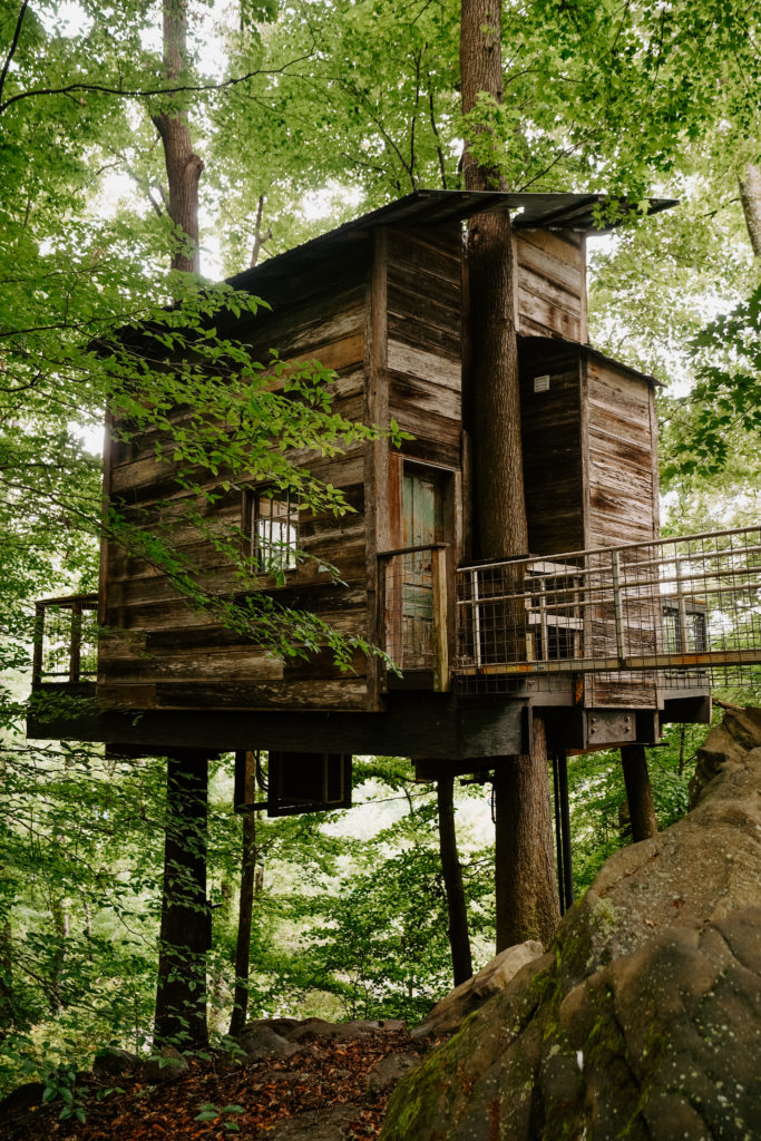 Treetop hideaway treehouse 