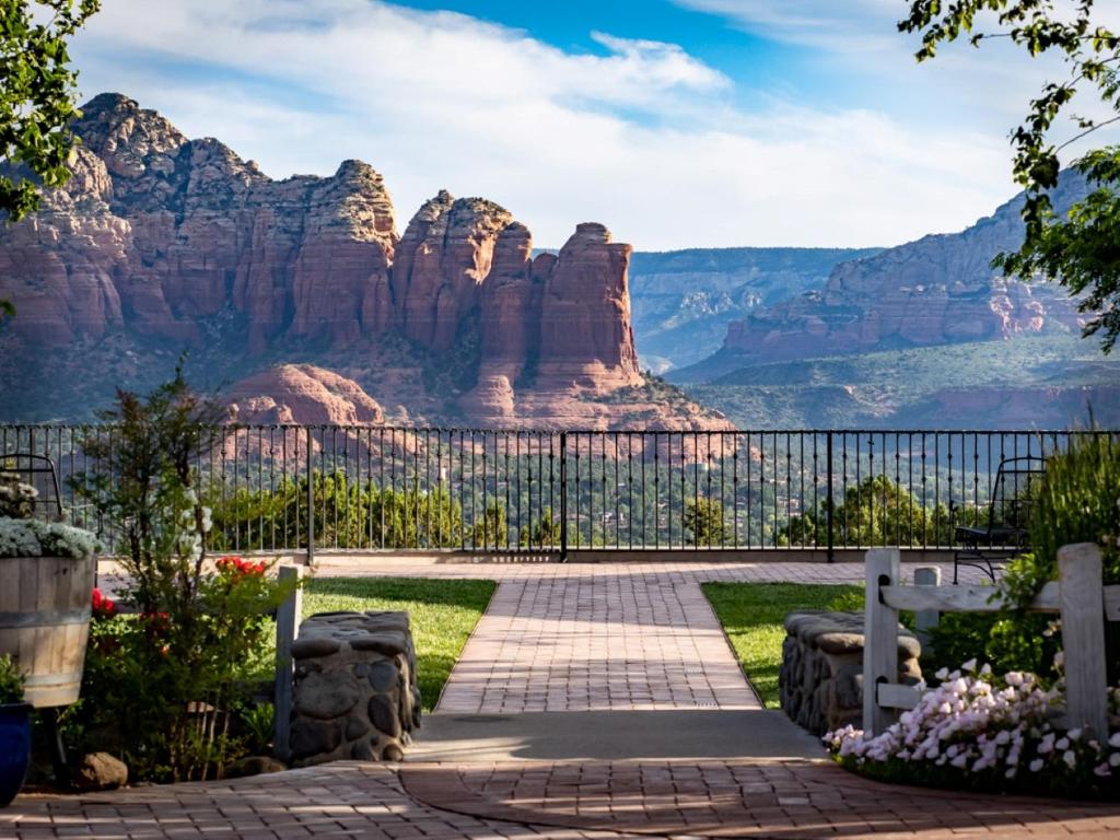 Sedona Hotel with balcony overlooking canyon