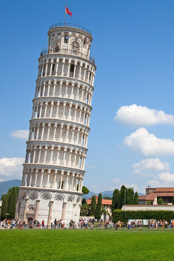 italy pisa leaning tower