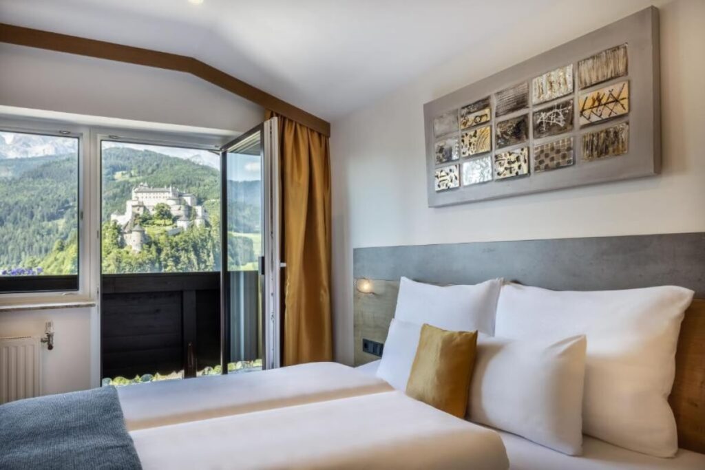 Der Burgblick hotel room in Werfen