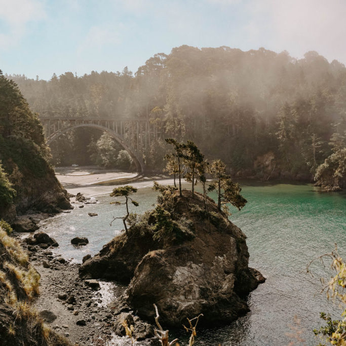 Large rock in the middle of the coastline with turquoise water in Mendocino